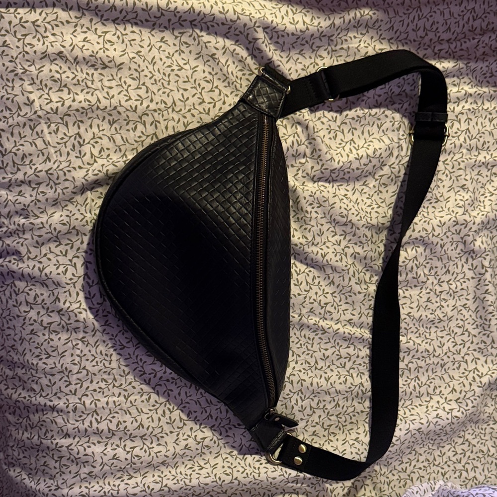 Elegant Black Woven Crossbody Bag